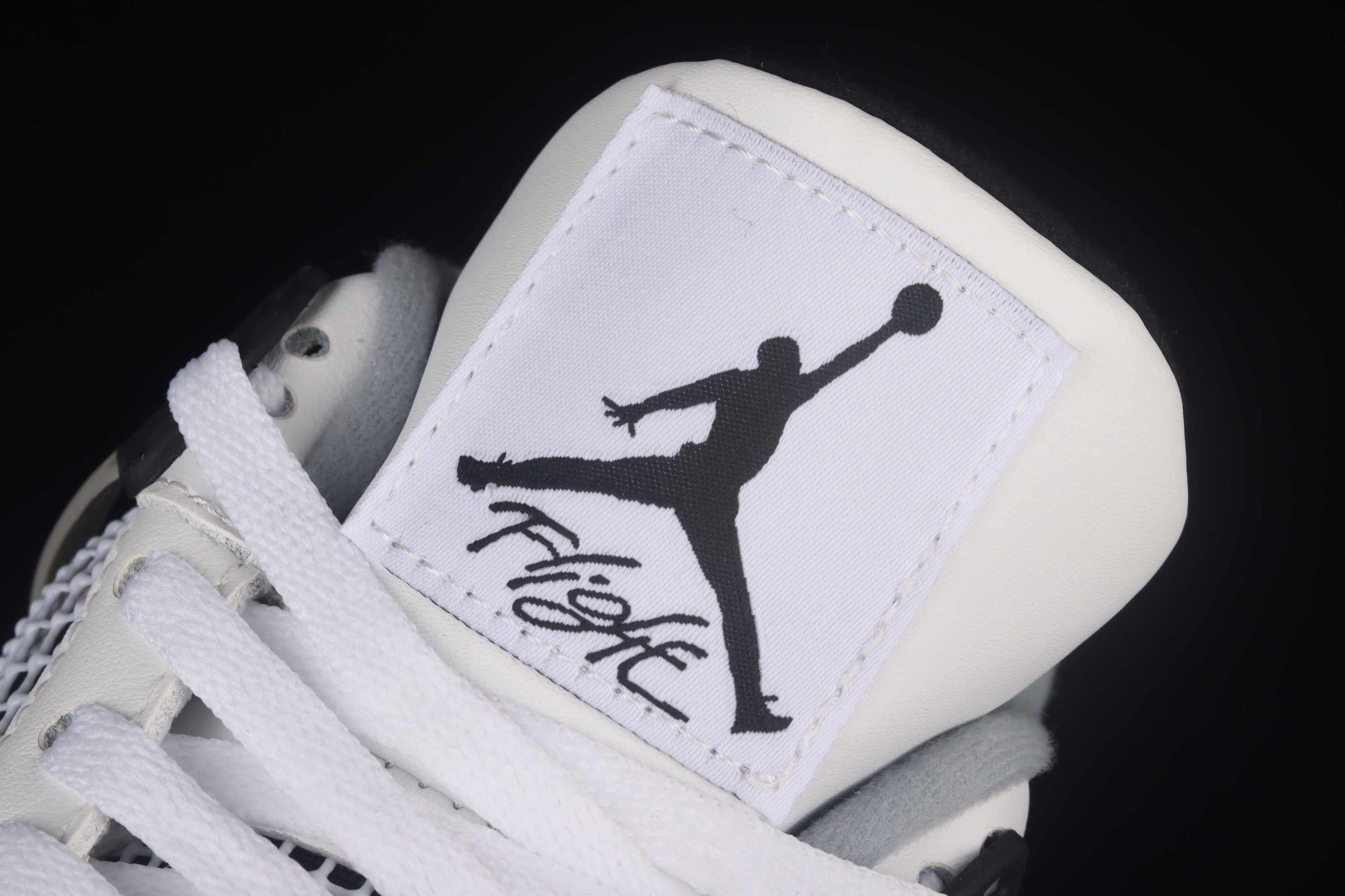 J 4 " LightSmokeGrey "